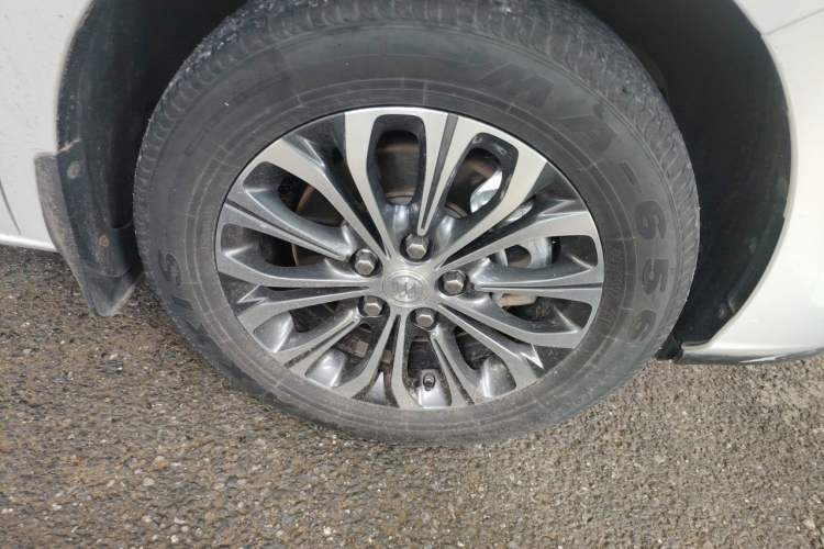 Used Buick GL8 2021 Land Cruiser Executive Class 652T Comfort Model Right Front Wheel Hub