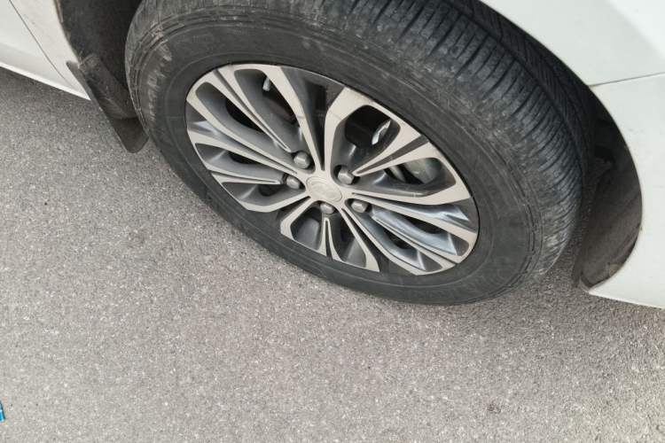 Used Buick GL8 2021 Land Cruiser Executive Class 652T Comfort Model Right Front Wheel Hub