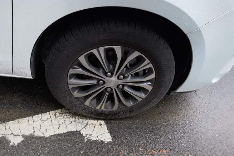 Used Buick GL8 2021 Land Cruiser Executive Class 652T Comfort Model Right Front Wheel Hub