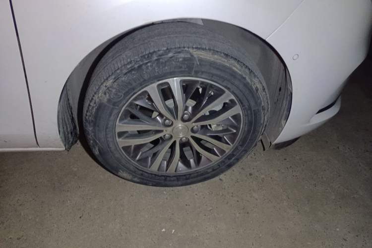 Used Buick GL8 2021 ES Land Cruiser 653T Luxury Edition Right Front Wheel Hub