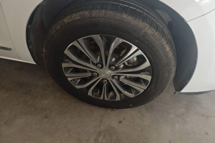 Used Buick GL8 2021 Land Cruiser Executive Class 652T Luxury Model Right Front Wheel Hub