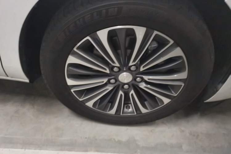 Used Buick GL8 2021 ES Landtrek 653T Luxury Model Right Front Wheel Hub