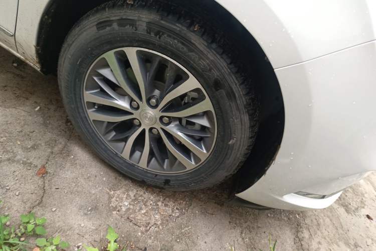 Used Buick GL8 2021 ES Landtrek 653T Comfort Edition Right Front Wheel Hub