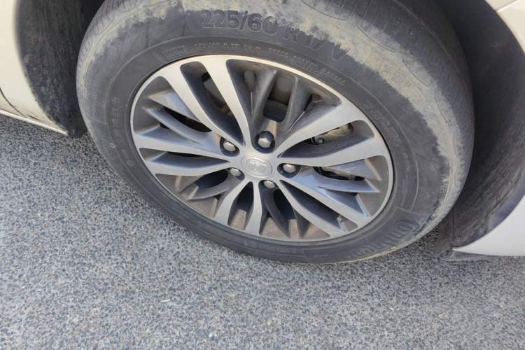 Used Buick GL8 2021 ES Landtrek 653T Comfort Edition Right Front Wheel Hub