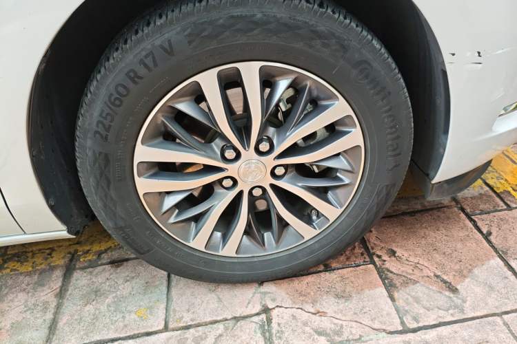 Used Buick GL8 2021 ES Land Cruiser 653T Luxury Edition Right Front Wheel Hub