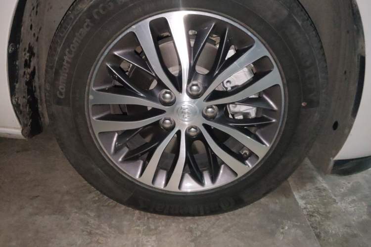 Used Buick GL8 2021 ES Landtrek 653T Comfort Edition Right Front Wheel Hub