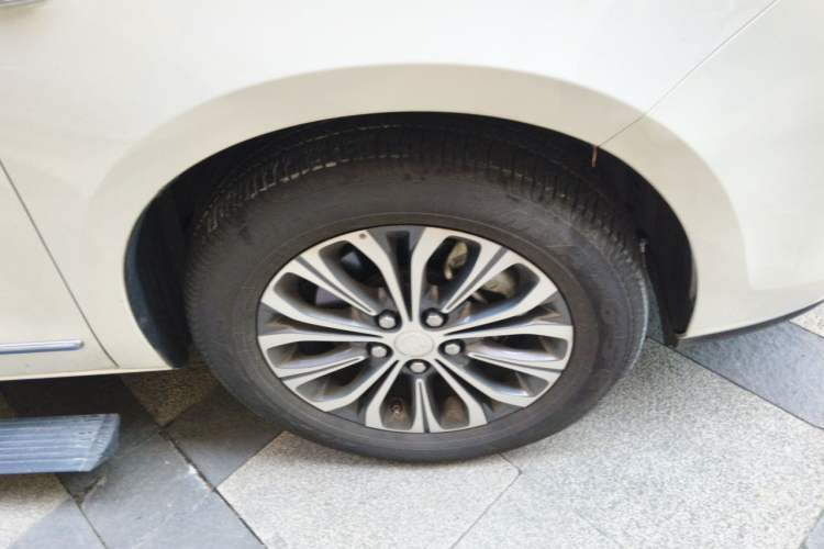 Used Buick GL8 2021 Land Cruiser Executive Class 652T Luxury Model Right Front Wheel Hub