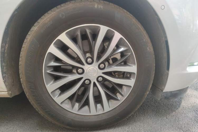 Used Buick GL8 2021 ES Land Cruiser 653T Luxury Edition Right Front Wheel Hub