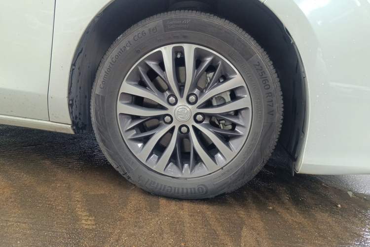 Used Buick GL8 2021 ES Landtrek 653T Comfort Edition Right Front Wheel Hub