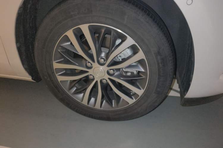 Used Buick GL8 2021 ES Land Cruiser 653T Luxury Edition Right Front Wheel Hub