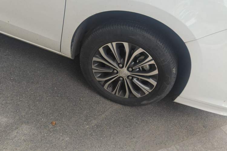 Used Buick GL8 2021 Land Cruiser Executive Class 652T Comfort Model Right Front Wheel Hub