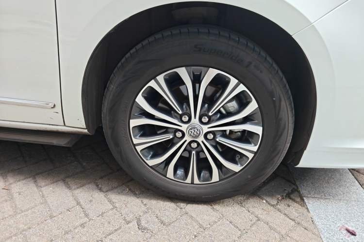 Used Buick GL8 2021 Land Cruiser Executive Class 652T Luxury Model Right Front Wheel Hub