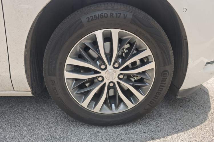 Used Buick GL8 2021 ES Land Cruiser 653T Luxury Edition Right Front Wheel Hub