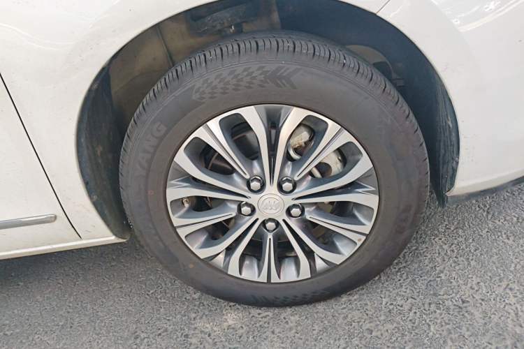 Used Buick GL8 2021 Land Cruiser Executive Class 652T Luxury Model Right Front Wheel Hub