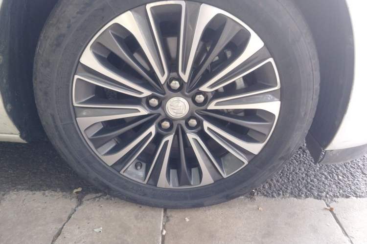 Used Buick GL8 2021 ES Landtrek 653T Luxury Model Right Front Wheel Hub