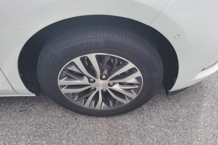 Used Buick GL8 2021 ES Land Cruiser 653T Luxury Edition Right Front Wheel Hub