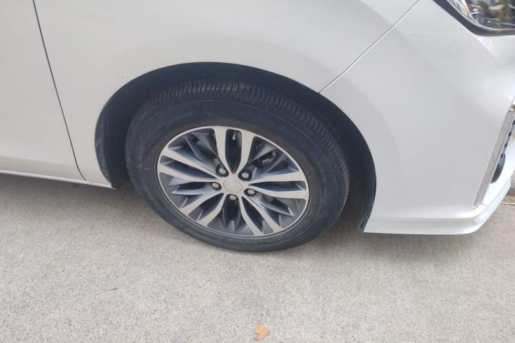Used Buick GL8 2021 ES Landtrek 653T Comfort Edition Right Front Wheel Hub