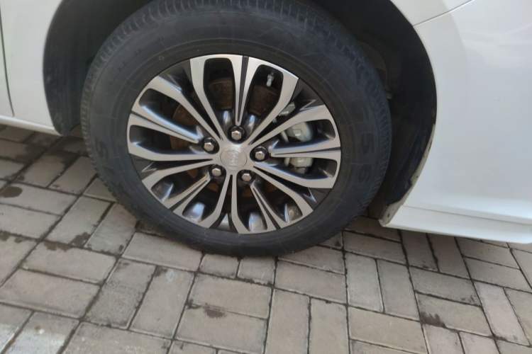 Used Buick GL8 2021 Land Cruiser Executive Class 652T Comfort Model Right Front Wheel Hub