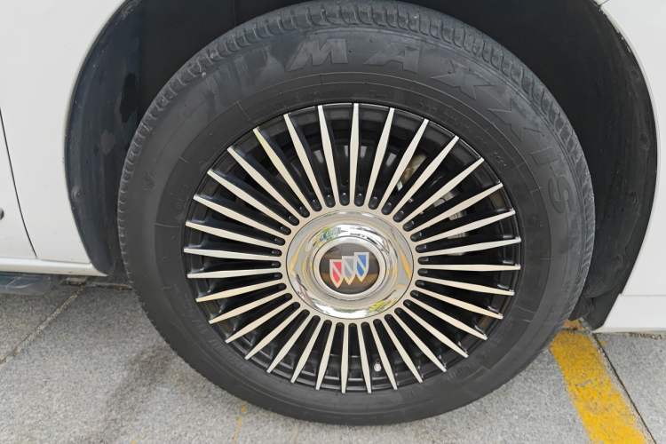 Used Buick GL8 2021 Land Cruiser Executive Class 652T Comfort Model Right Front Wheel Hub
