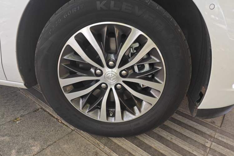 Used Buick GL8 2021 ES Land Cruiser 653T Luxury Edition Right Front Wheel Hub