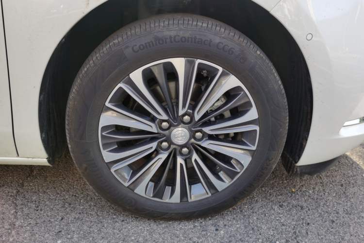 Used Buick GL8 2021 ES Landtrek 653T Luxury Model Right Front Wheel Hub
