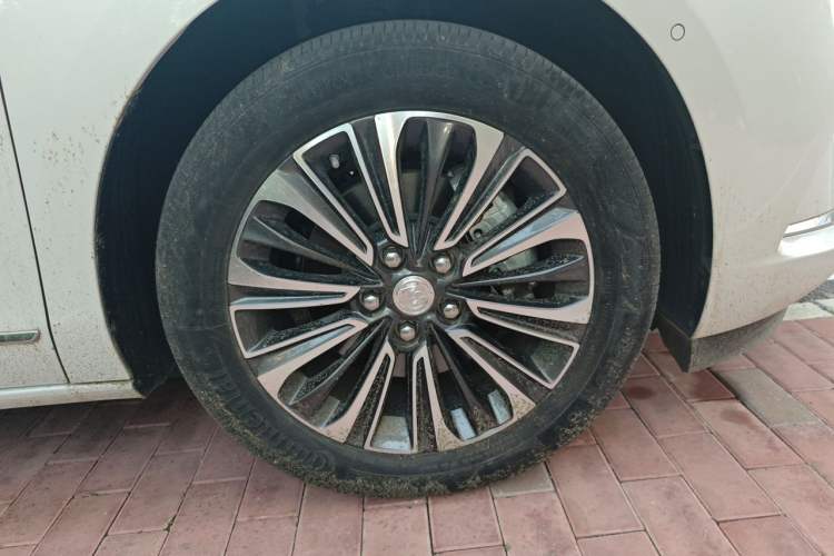 Used Buick GL8 2021 ES Land Cruiser 653T Flagship Model Right Front Wheel Hub
