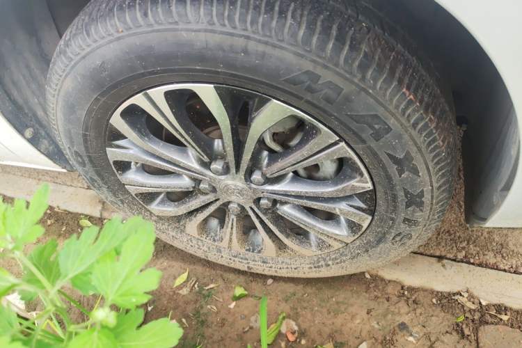 Used Buick GL8 2021 Land Cruiser Executive Class 652T Comfort Model Right Front Wheel Hub
