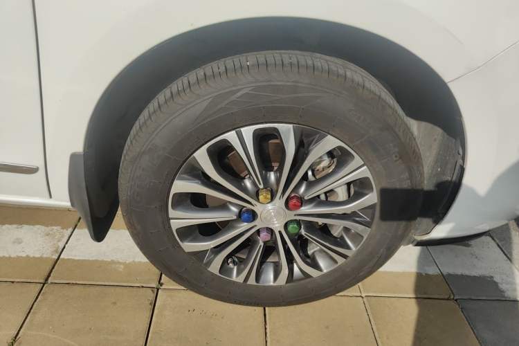 Used Buick GL8 2021 Land Cruiser Executive Class 652T Comfort Model Right Front Wheel Hub