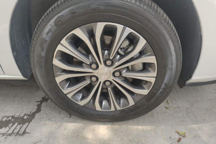 Used Buick GL8 2021 Land Cruiser Executive Class 652T Luxury Model Right Front Wheel Hub