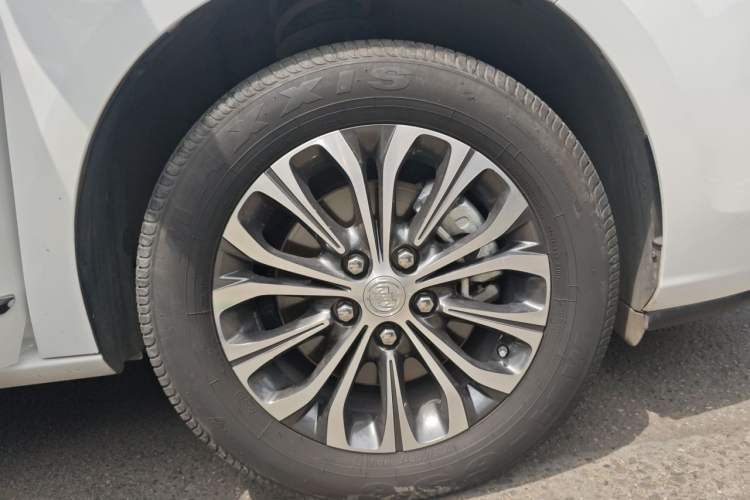 Used Buick GL8 2021 Land Cruiser Executive Class 652T Luxury Model Right Front Wheel Hub