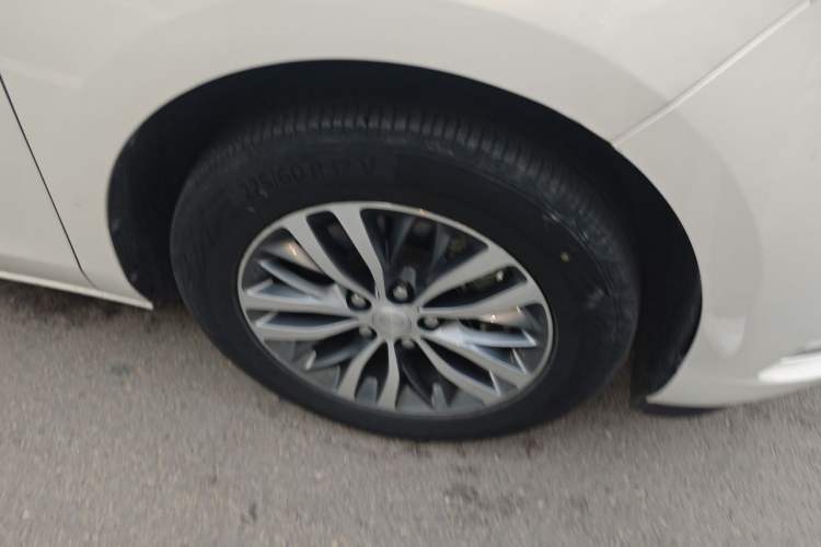 Used Buick GL8 2021 ES Landtrek 653T Comfort Edition Right Front Wheel Hub
