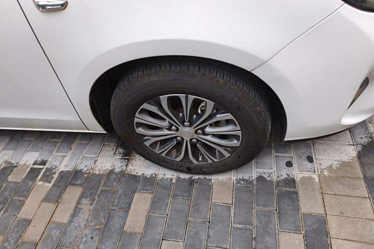 Used Buick GL8 2021 Land Cruiser Executive Class 652T Comfort Model Right Front Wheel Hub
