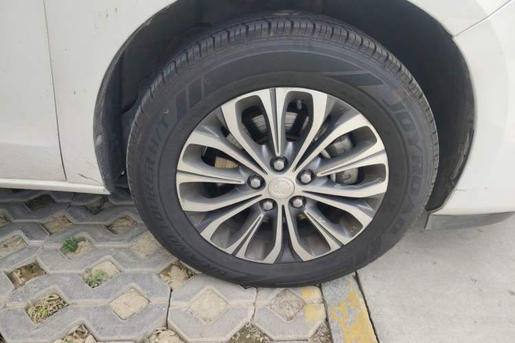 Used Buick GL8 2021 Land Cruiser Executive Class 652T Comfort Model Right Front Wheel Hub