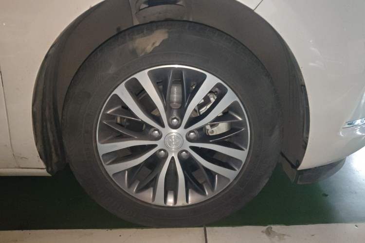 Used Buick GL8 2021 ES Landtrek 653T Comfort Edition Right Front Wheel Hub