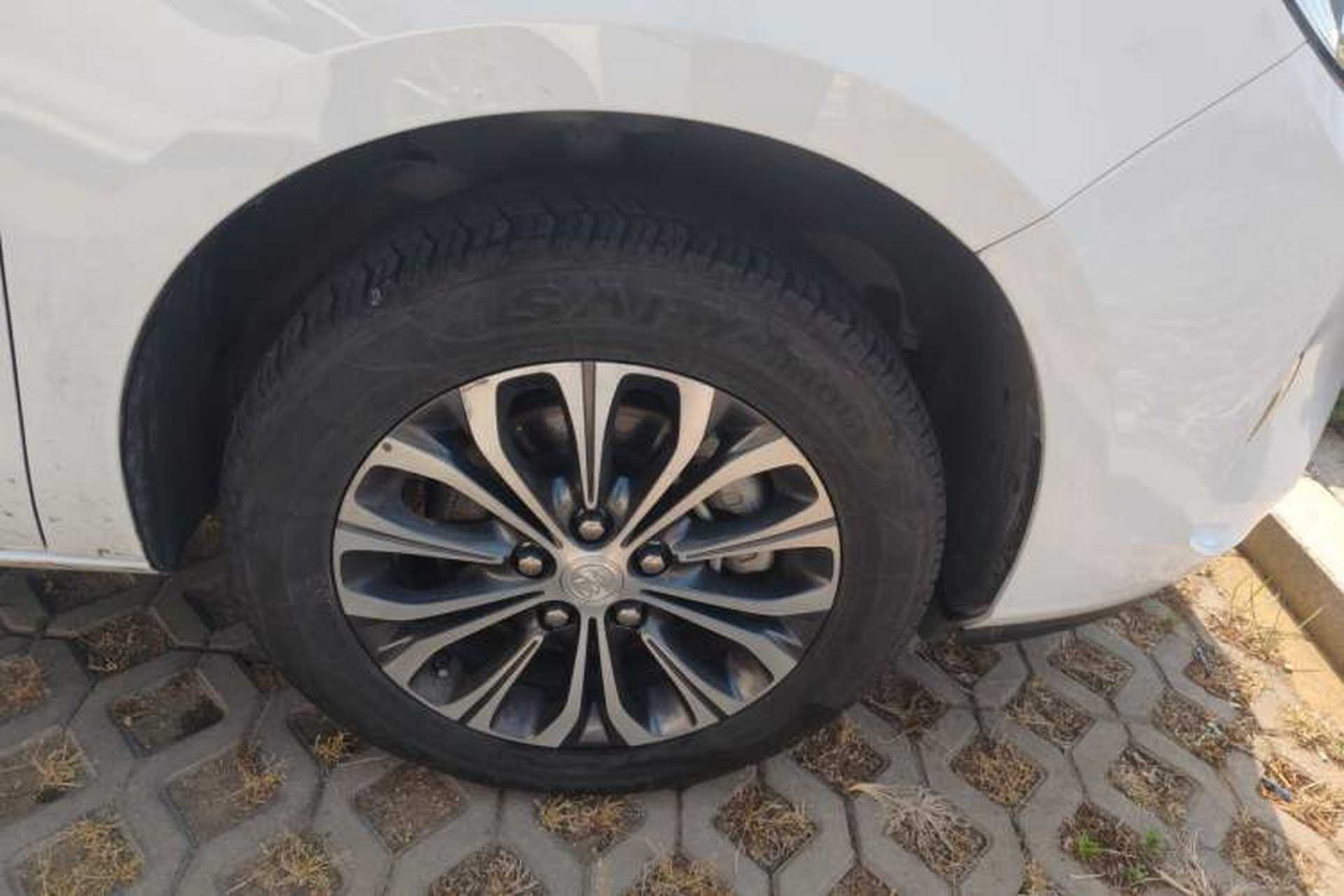 Used Buick GL8 2021 Land Cruiser Executive Class 652T Comfort Model Right Front Wheel Hub