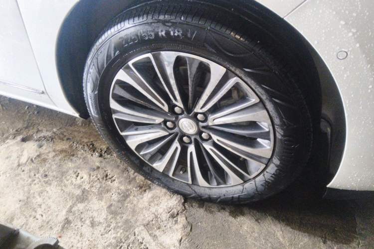 Used Buick GL8 2021 ES Land Cruiser 653T Smart Flagship Model Right Front Wheel Hub