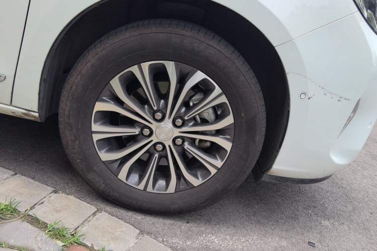 Used Buick GL8 2021 Land Cruiser Executive 652T Premium Model Right Front Wheel Hub