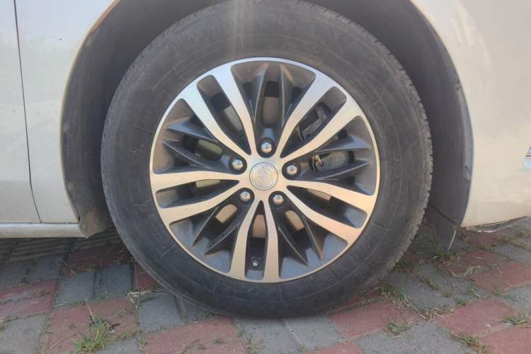 Used Buick GL8 2021 ES Land Cruiser 653T Luxury Edition Right Front Wheel Hub