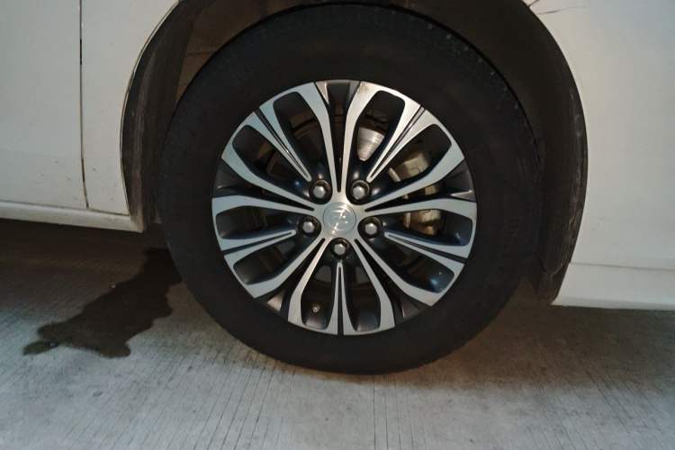 Used Buick GL8 2021 Land Cruiser Executive Class 652T Comfort Model Right Front Wheel Hub