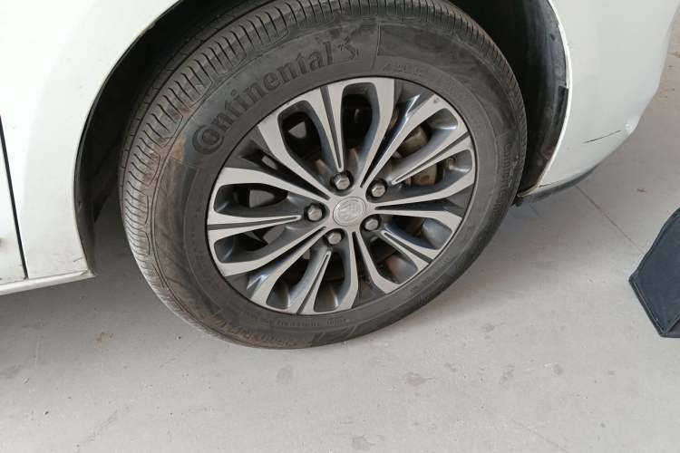 Used Buick GL8 2021 Land Cruiser Executive Class 652T Luxury Model Right Front Wheel Hub