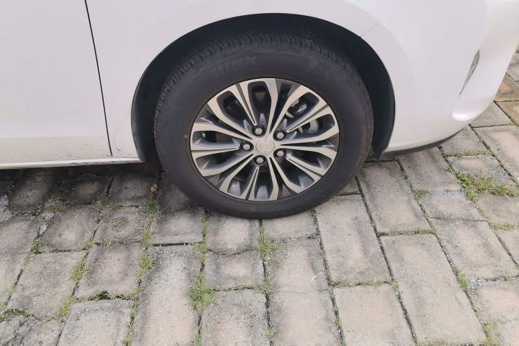 Used Buick GL8 2021 Land Cruiser Executive Class 652T Comfort Model Right Front Wheel Hub