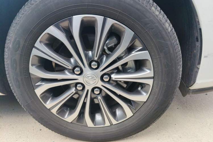 Used Buick GL8 2021 Land Cruiser Executive Class 652T Luxury Model Right Front Wheel Hub