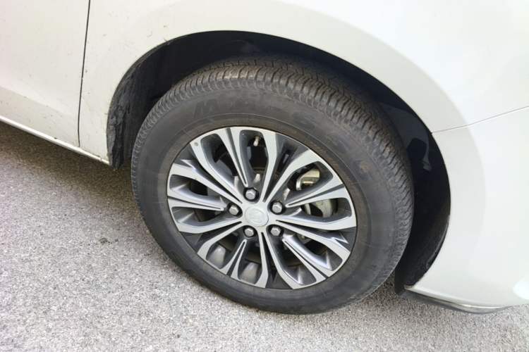 Used Buick GL8 2021 Land Cruiser Executive Class 652T Comfort Model Right Front Wheel Hub