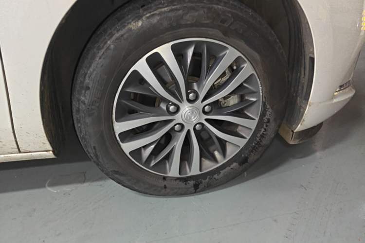 Used Buick GL8 2021 ES Landtrek 653T Comfort Edition Right Front Wheel Hub