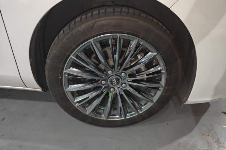 Used Buick GL8 2021 ES Landtrek 653T Comfort Edition Right Front Wheel Hub