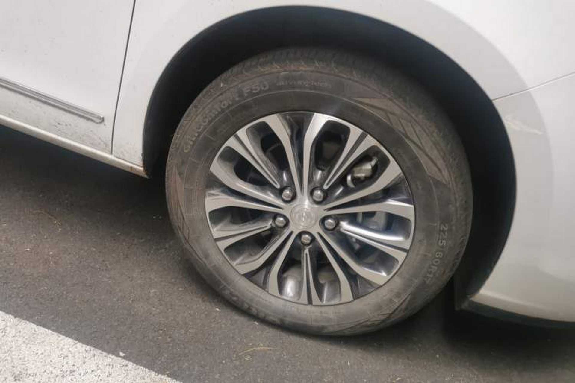 Used Buick GL8 2021 Land Cruiser Executive Class 652T Luxury Model Right Front Wheel Hub