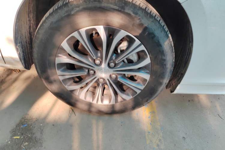 Used Buick GL8 2021 Land Cruiser Executive Class 652T Comfort Model Right Front Wheel Hub