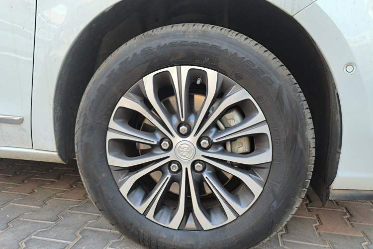 Used Buick GL8 2021 Land Cruiser Executive Class 652T Smart Luxury Model Right Front Wheel Hub