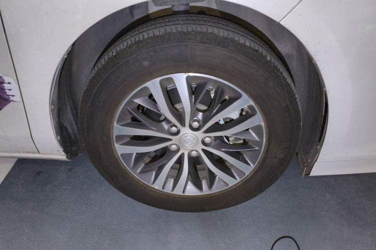 Used Buick GL8 2021 ES Landtrek 653T Comfort Edition Right Front Wheel Hub