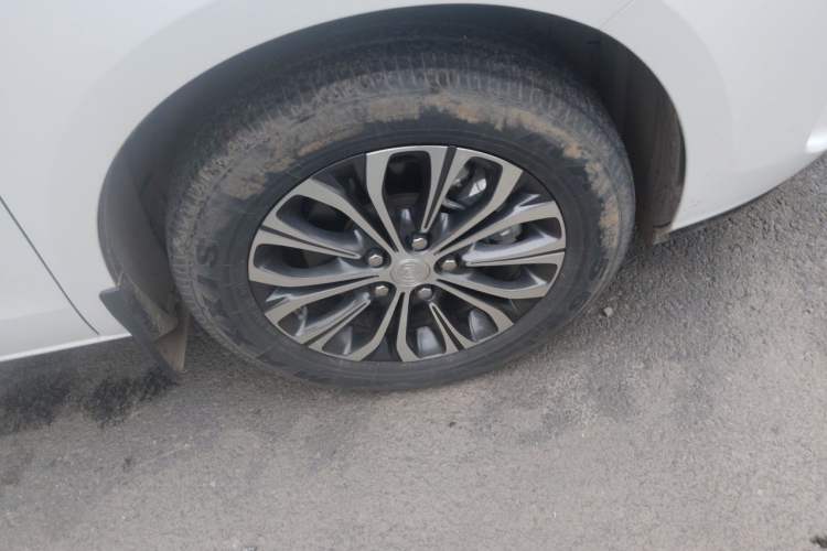 Used Buick GL8 2021 Land Cruiser Executive Class 652T Comfort Model Right Front Wheel Hub